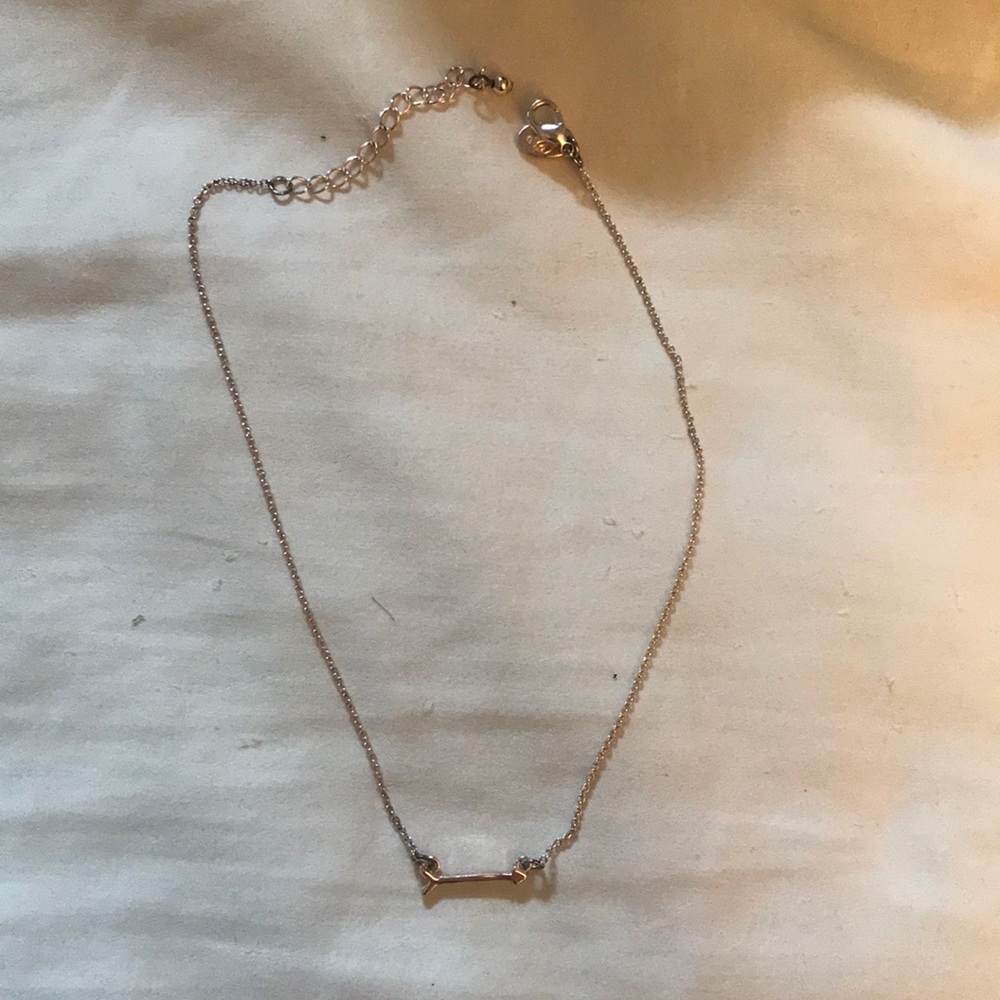 Dainty arrow choker